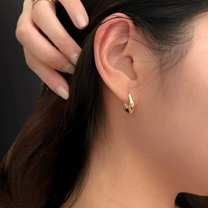 Cocoon | 14K Solid Gold Medium Tapered Hoop Earrings EADN Lab-Grown Diamond USA, Canada, UK, Europe, EU, Australia, New Zealand, SG